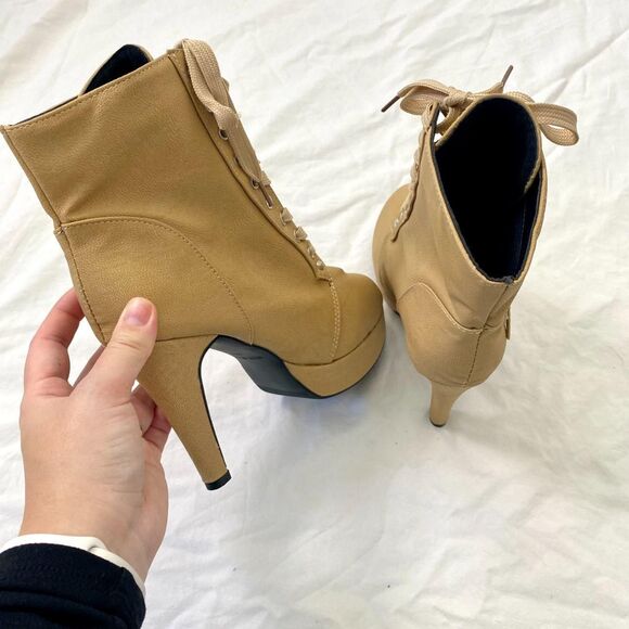 NEW Tan Cream High Heel Buckle Ren Fair Witchy Wench Platform Lace Up Boots 7.5 - Picture 5 of 8